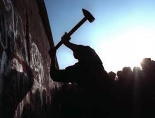 9 NOVEMBRE 1989- 2019
OLTRE QUEL MURO. di Francesco Semeraro